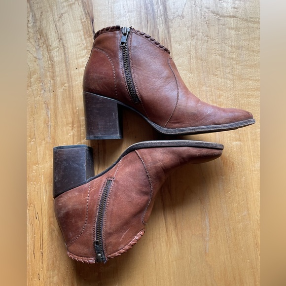 Pre loved half zip Frye leather booties cognac - Picture 5 of 11